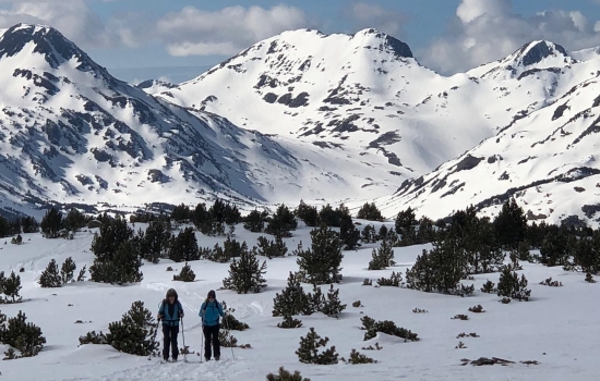 Panorama des hautes montagnes des Pyrénées Orientales