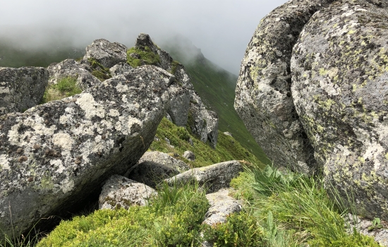 Parcours minéral à l'approche du Peyre Arse
