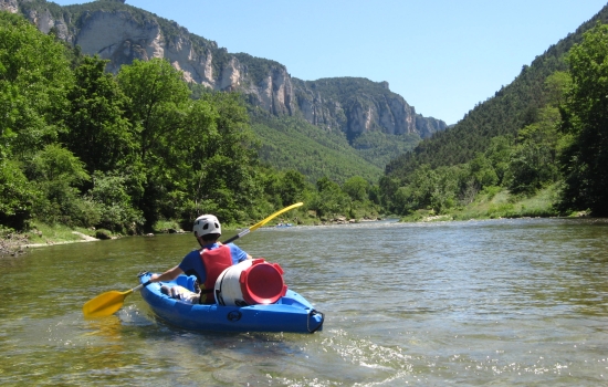 Canoeing Tarn Gorges, between Causse Mejean and Causse Sauveterre